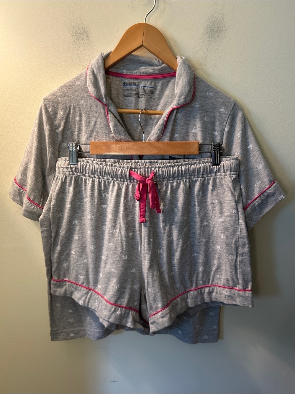 Columbia Grey Short Sleeve Pajama Set with Pink Trim Size L